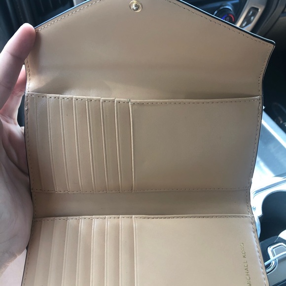 Authentic Michael Kors Wallet - Picture 3 of 6